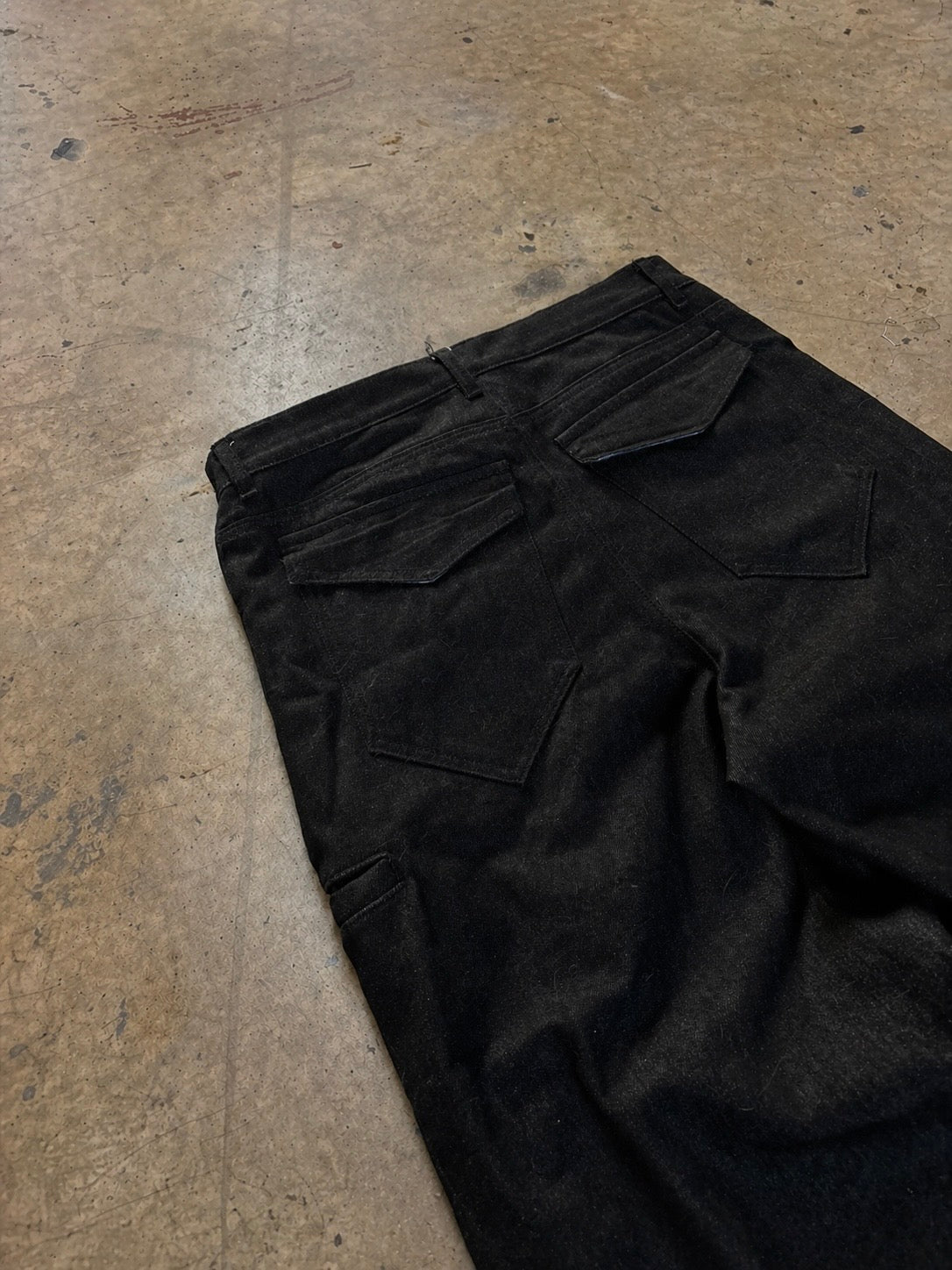 RAW SKEW DENIM